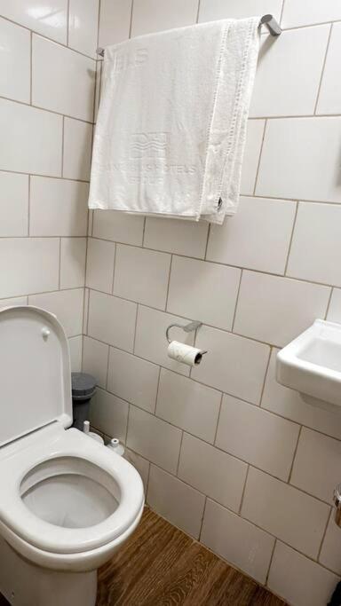Merton  Cosy Quiet Single Studio מראה חיצוני תמונה